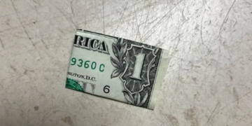 “This is a very dangerous issue!” Authorities Warn ‘Do Not Pick Up Folded Dollar Bills!