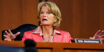 Republican Lisa Murkowski To Vote For Democrat Over Sarah Palin