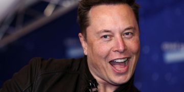 Elon Musk To Reverse Lifetime Bans For Twitter Users, Names Himself CEO