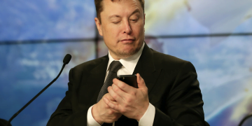 Elon Musk To Give ‘Amnesty’ To Nearly All Suspended Twitter Accounts