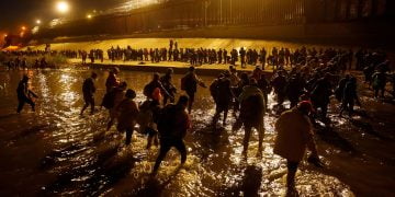 Locals Angry As illegal Migrants Flood El Paso Airport & Streets, Receive ‘Free’ Food, Healthcare, Transportation On Taxpayer Dime